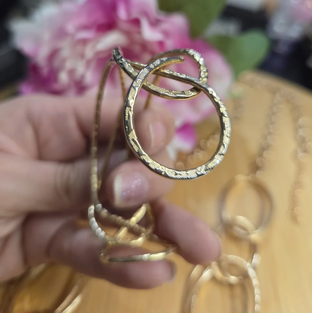 Elegant Gold Jewelry Set - Picture 6 of 6